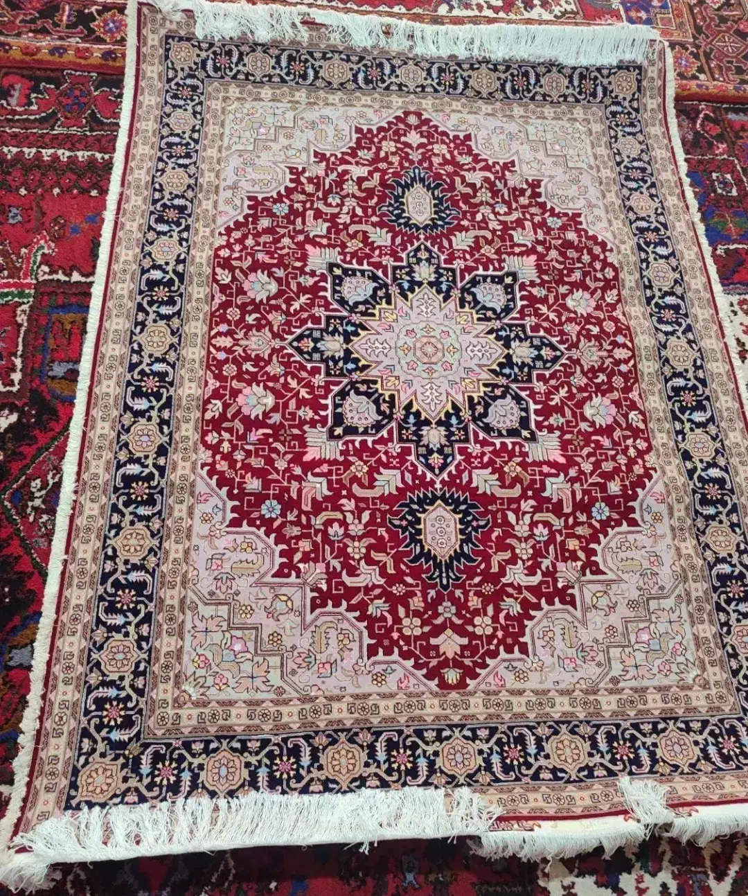 فرش قالیچه ابریشم هریس|فرش|تبریز, |دیوار