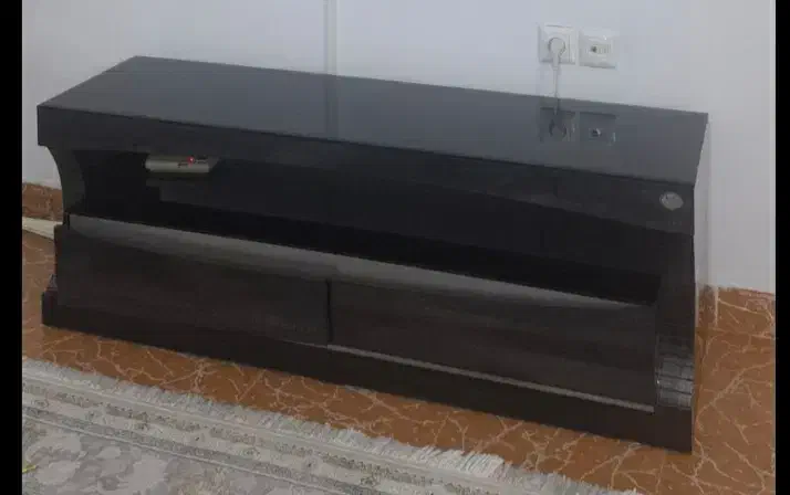 میز تلویزیون|میز تلویزیون|رباط‌کریم, رباط‌کریم|دیوار