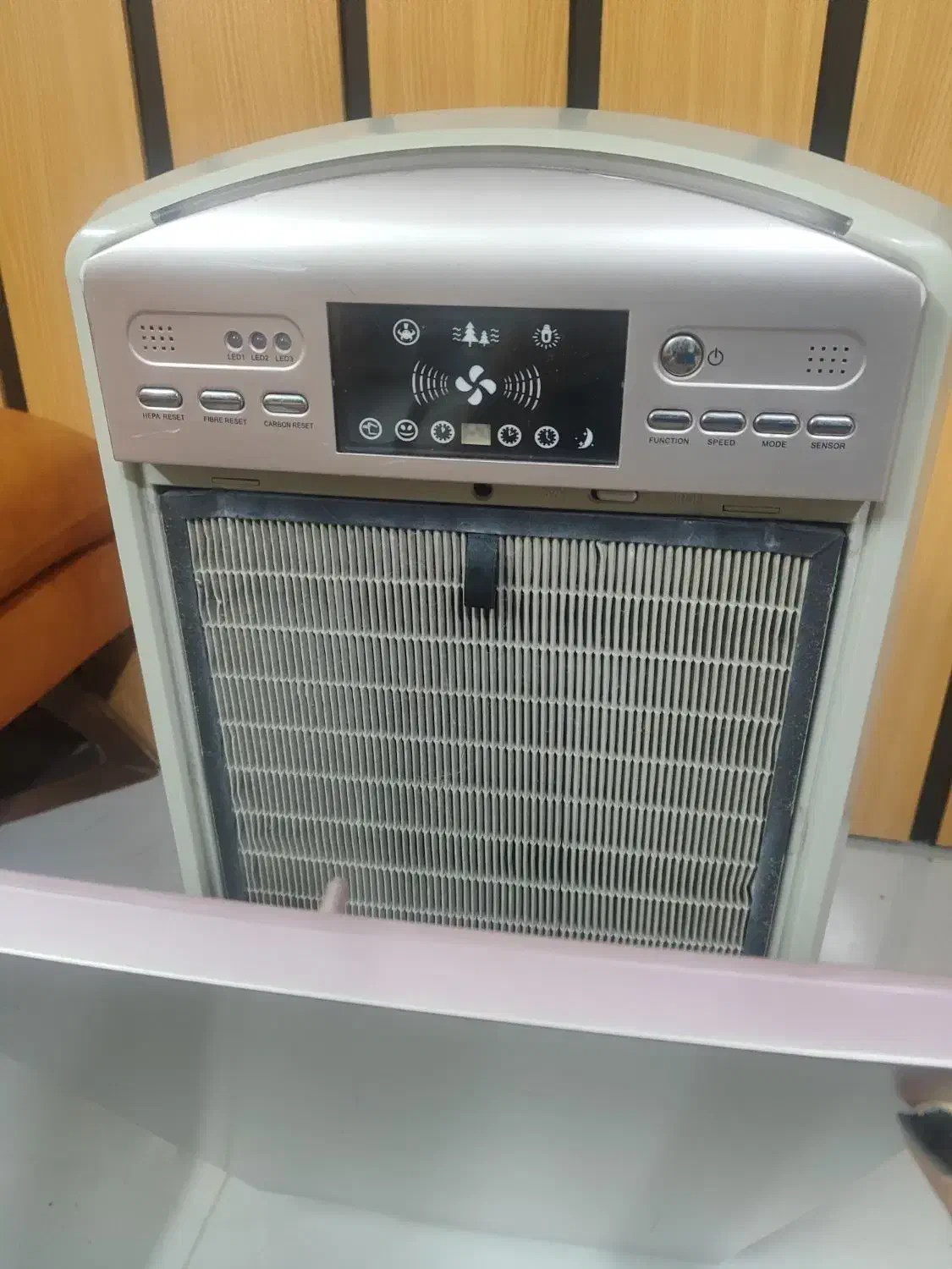 دستگاه تصفیه هوا|پنکه و تصفیه‌کنندهٔ هوا|صدرا-فارس, فاز ۲|دیوار