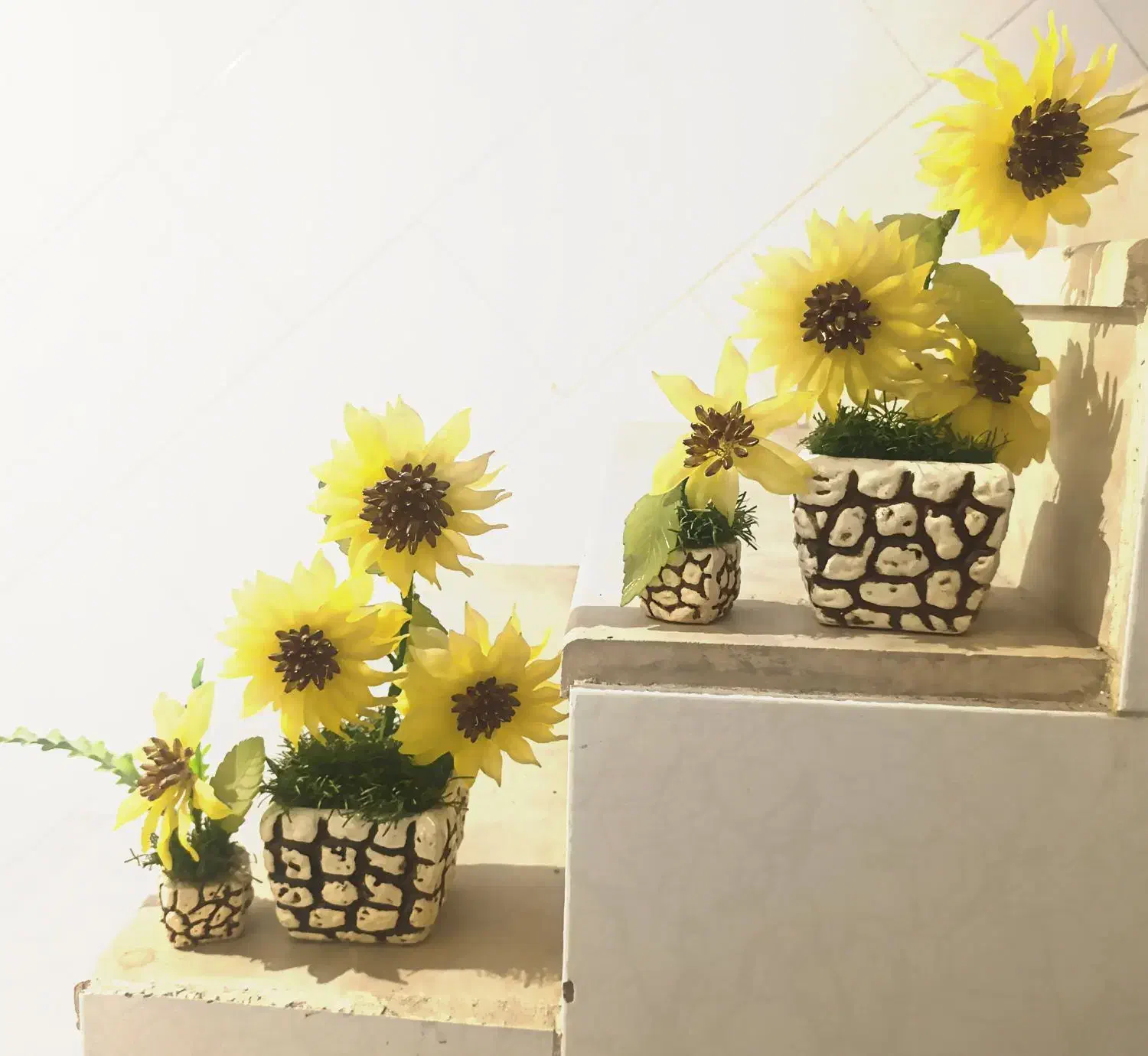 فروش گل و گلدان کریستالی آفتابگردان و مجسمه دکوری|مجسمه، تندیس، ماکت|یزد, |دیوار