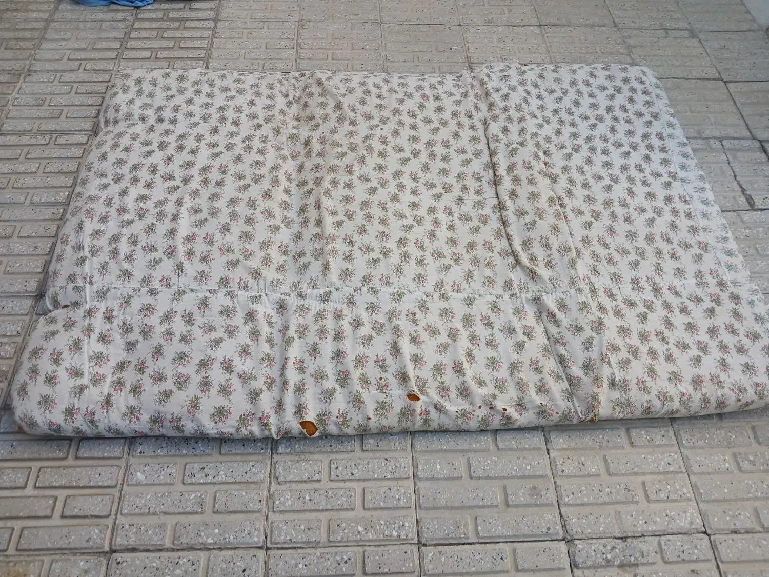 تشک ابری|تشک تختخواب|شیروان (خراسان), |دیوار