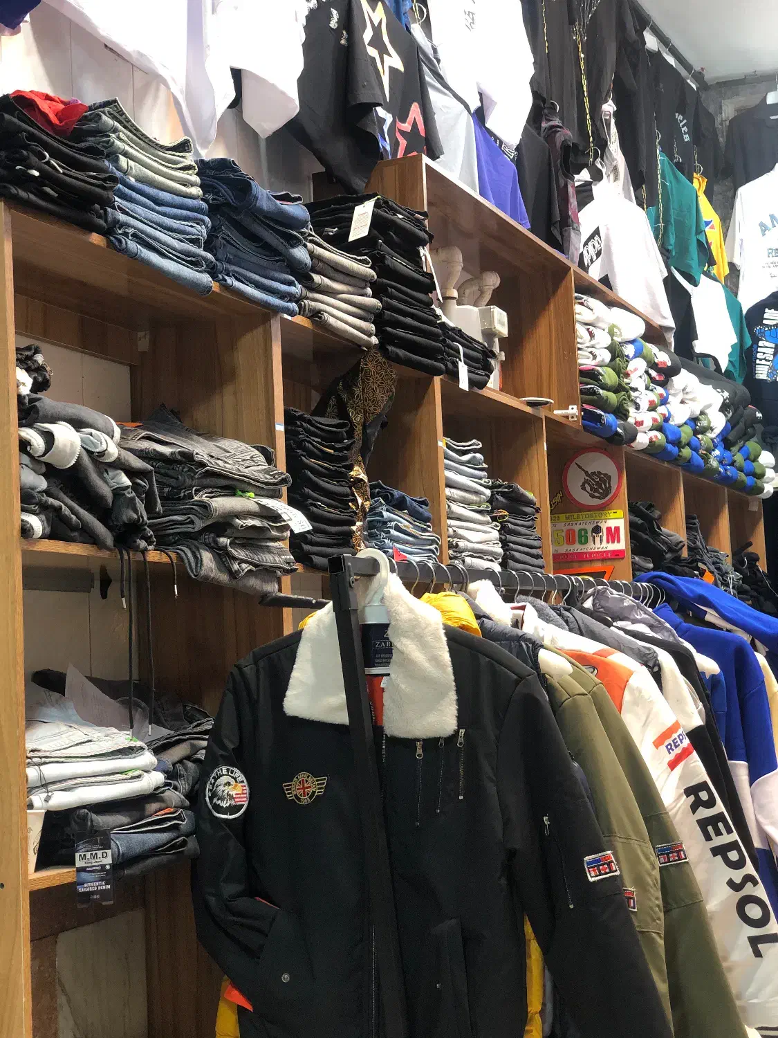 همکار در لباسفروشی|استخدام خدمات فروشگاه و رستوران|تبریز, |دیوار