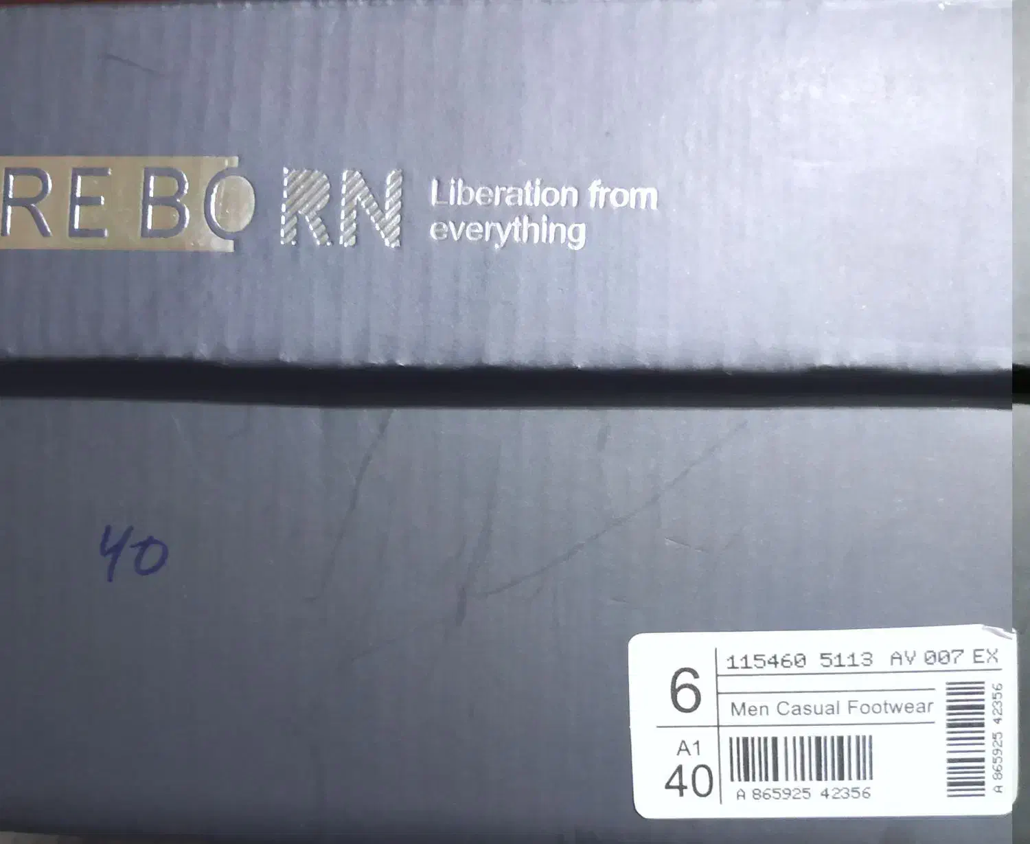 کفش کتونی/برند ریبورن/|کیف، کفش، کمربند|اندیشه, اندیشه فاز ۳|دیوار