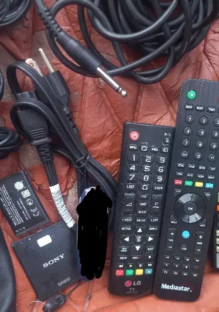 تعدادی لوازم جانبی کابل، شارژر، ریموت|قطعات و لوازم جانبی رایانه|دزفول, |دیوار