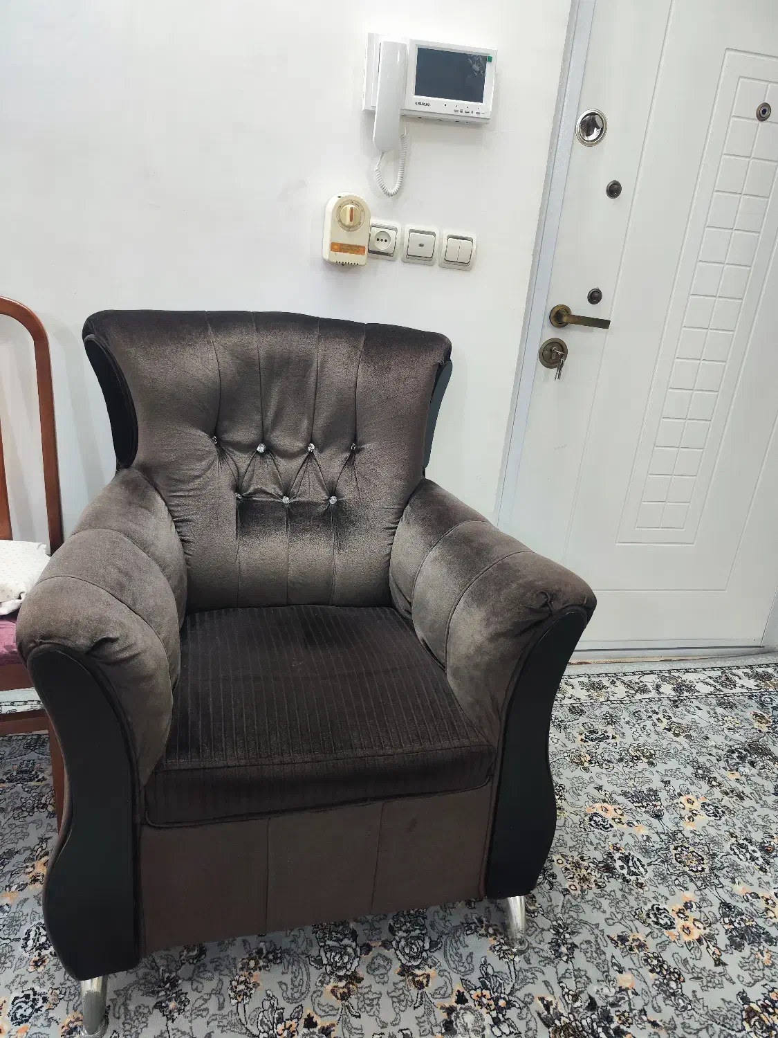 مبل چهار نفره، یه دو نفره و دو عدد یک نفره|مبلمان خانگی و میز عسلی|مرزیکلا, |دیوار