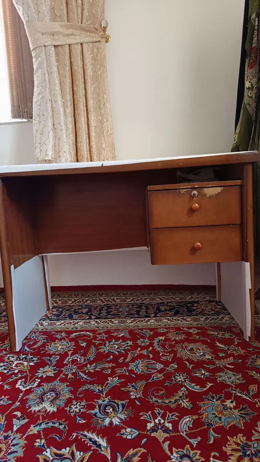 میز تحریر قدیمی دوکشوه|میز تحریر و کامپیوتر|کرمانشاه, |دیوار