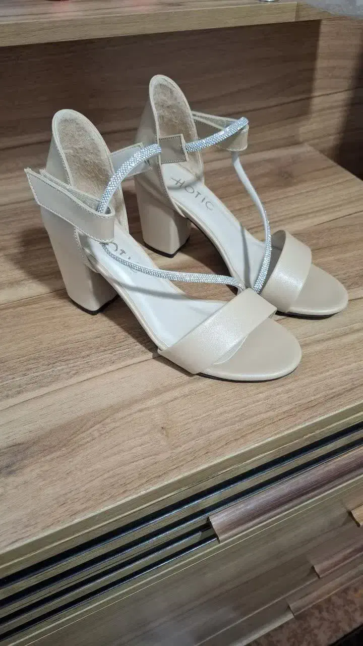 لباس محلی و مجلسی|لباس|صدرا-فارس, فاز ۱|دیوار