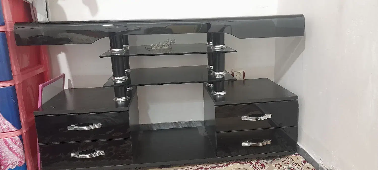 دو عدد جلو مبل ویک عدد میز تلویزیون|میز تلویزیون|خسروشاه, |دیوار