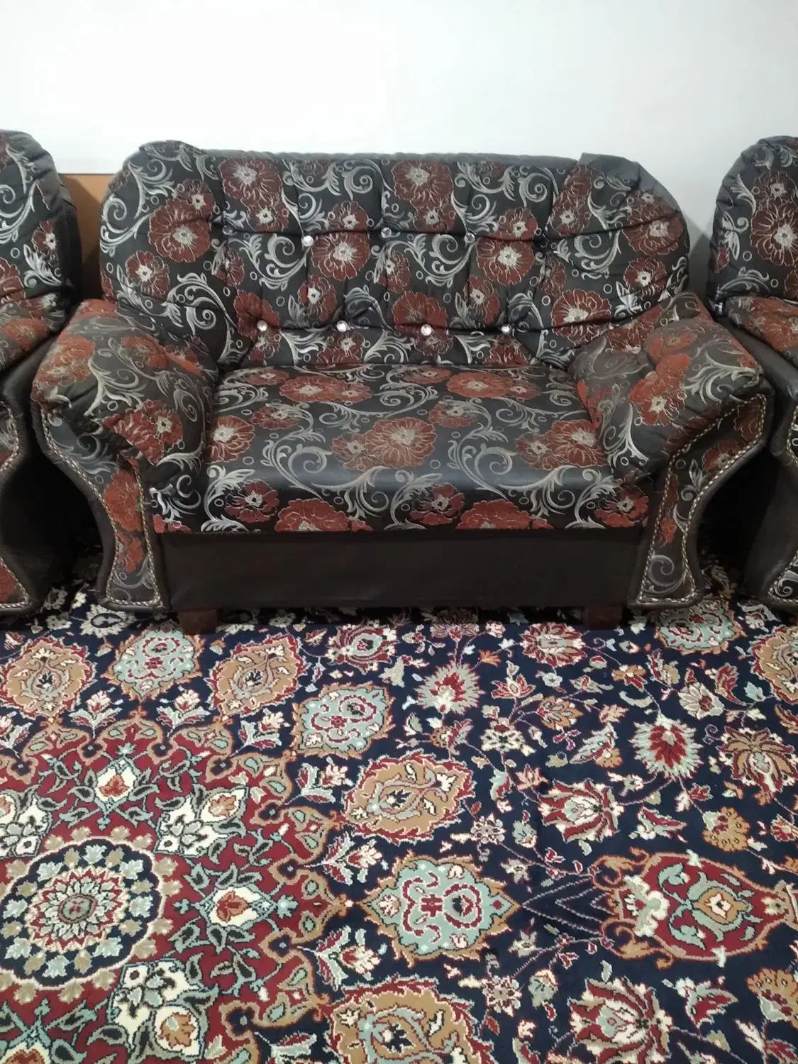 مبل ۶ نفره|مبلمان خانگی و میز عسلی|رشت, پاره بیجار|دیوار