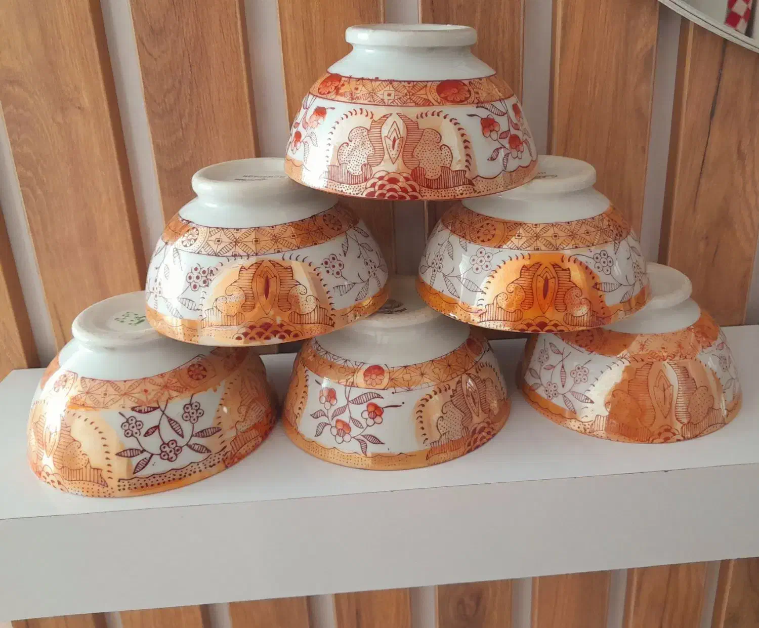 ظروف قدیمی|کلکسیون اشیاء عتیقه|بندر گناوه, |دیوار