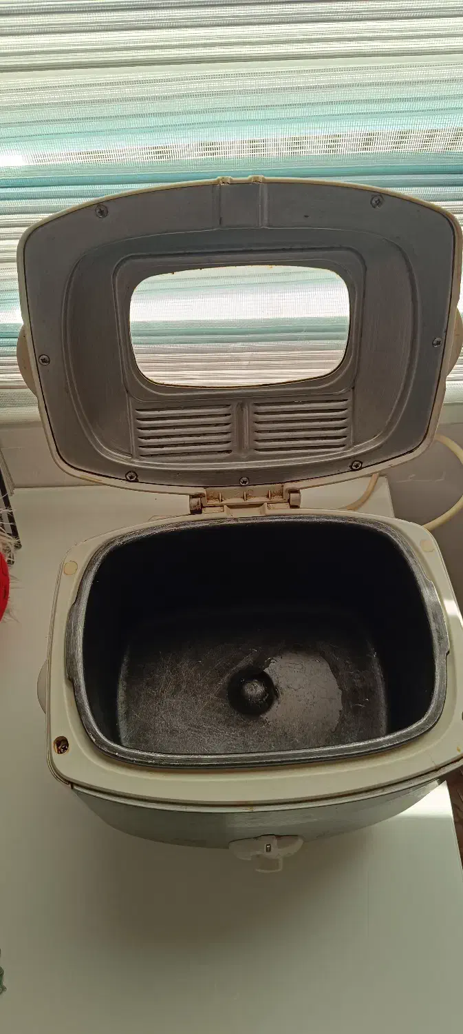 سرخ کن|ظروف پخت‌وپز|لاهیجان, انقلاب|دیوار