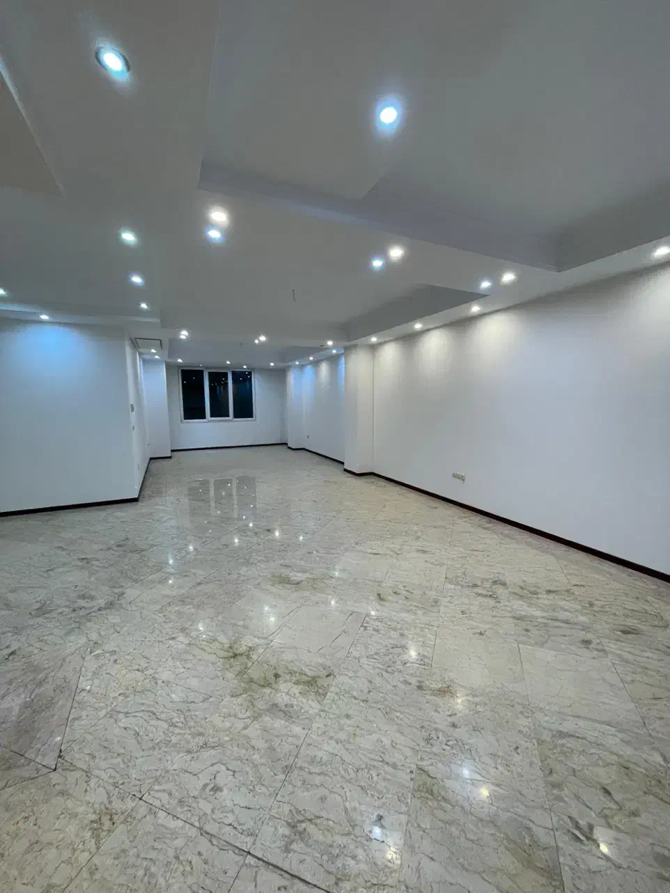 ۱۷۵ متر/ پاسداران/ سه خوابه/ شرایط عالی در منطقه