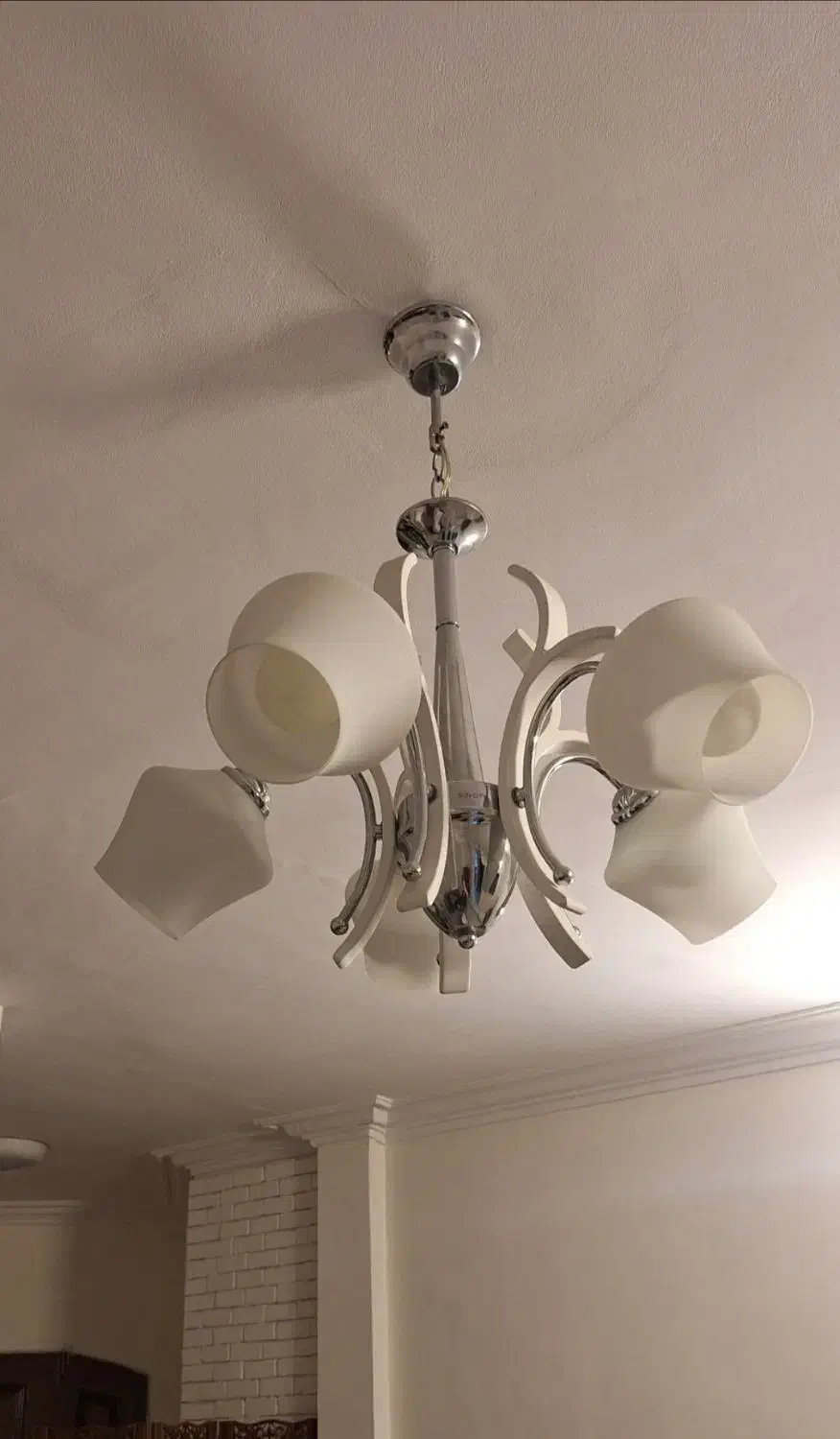 لوستر پنج شاخه درحد نو|لوستر و چراغ آویز|مشهد, حجاب (شهرک غرب)|دیوار