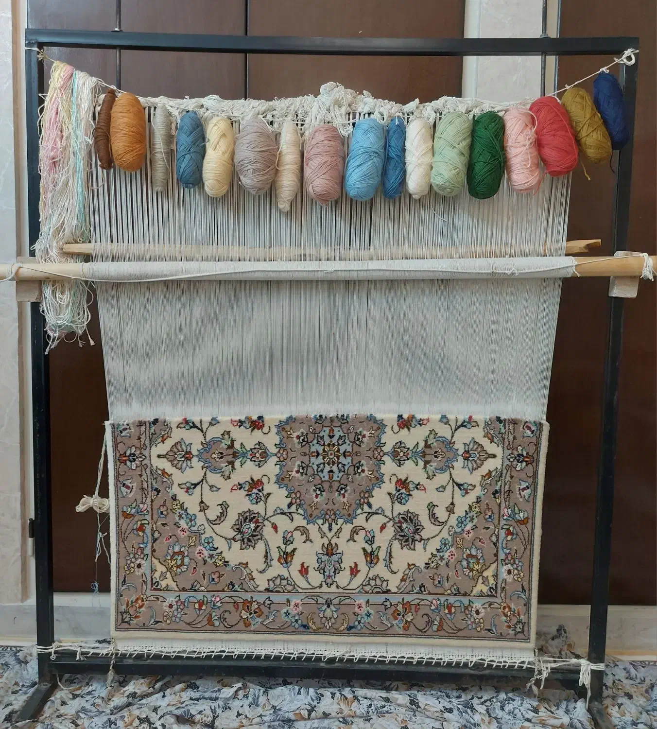 پشتی دستبافت نیمه کاره همراه با دستگاه|فرش|کاشان, سلطان امیر احمد|دیوار