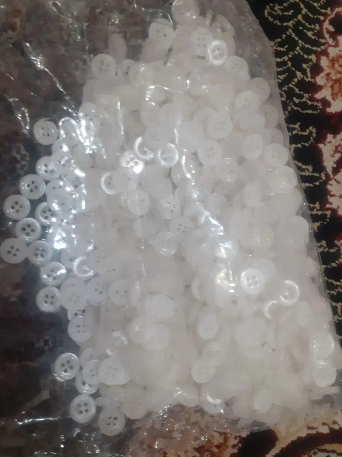 تعدادی دگمه پیراهنی|لوازم خیاطی و بافتنی|تهران, دردشت|دیوار