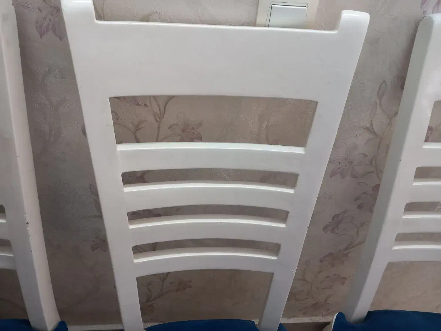 چهار عدد صندلی|میز و صندلی غذاخوری|مشکین‌دشت, |دیوار