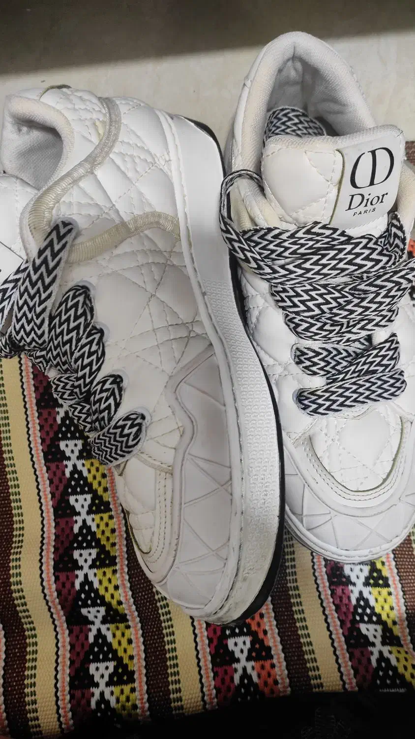 کتانی سفید|کیف، کفش، کمربند|صفادشت, |دیوار