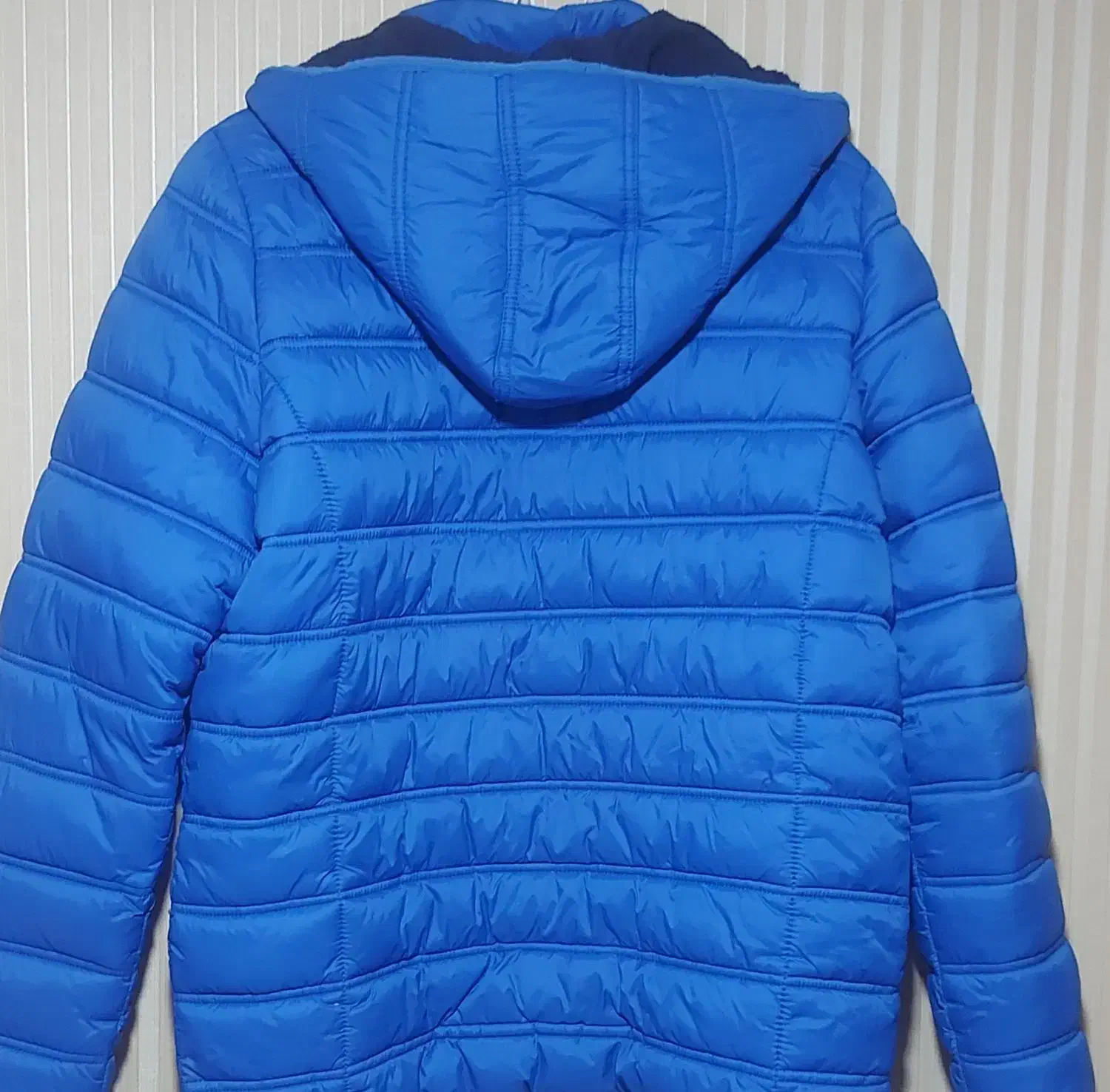 کاپشن LC Waikiki|لباس|رشت, رشتیان|دیوار