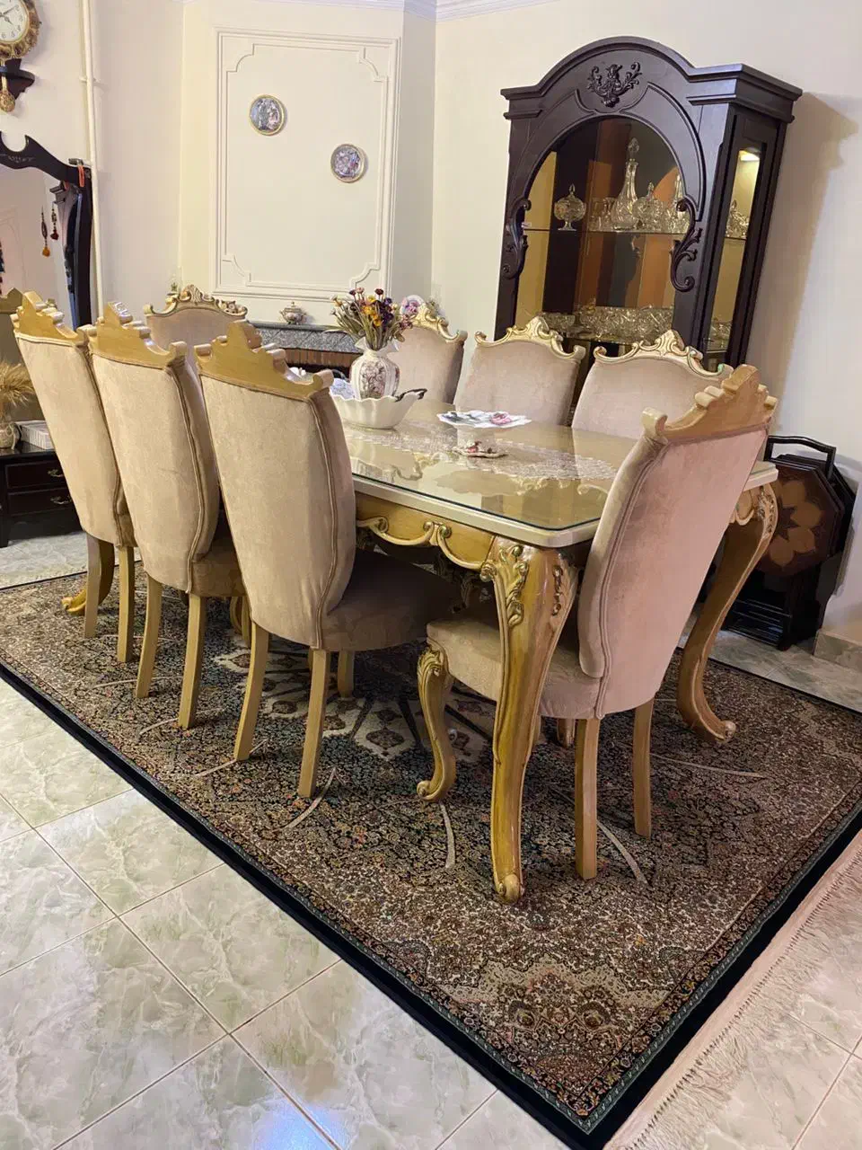 مبل و میز ناهار خوری|مبلمان خانگی و میز عسلی|رشت, منظریه|دیوار