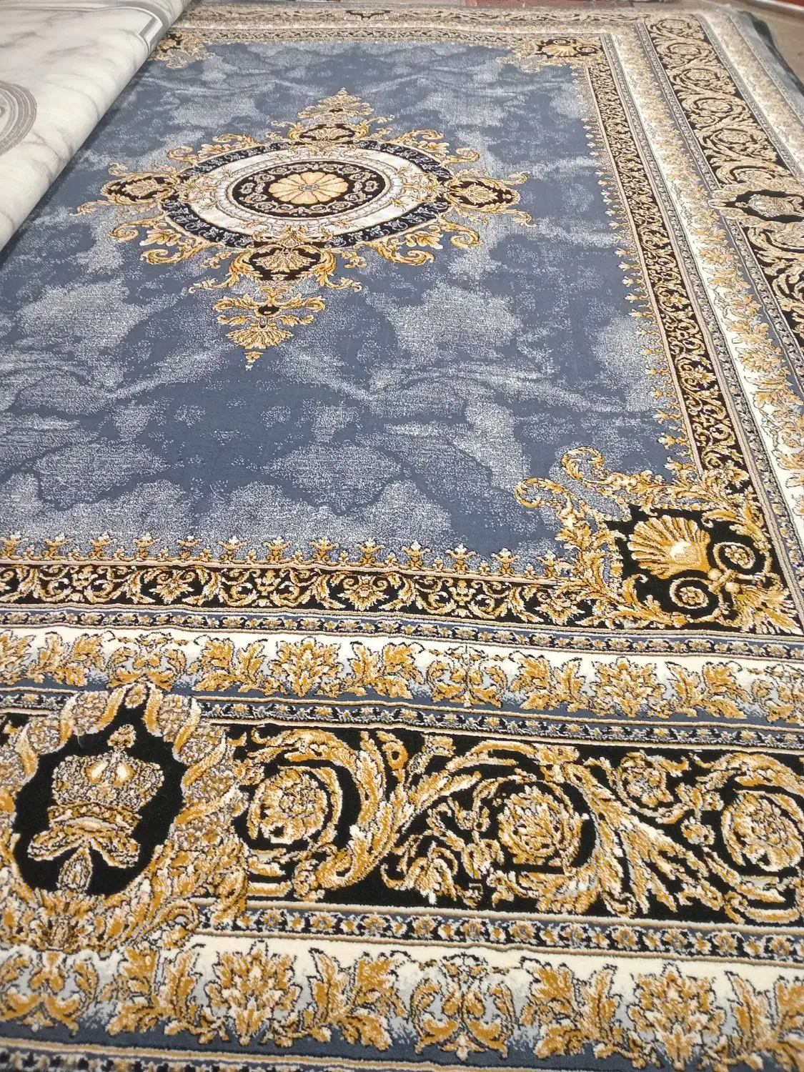 فروش انواع فرش ۷۰۰ شانه زیر قیمت همه جا|فرش|مشهد, مصلی (کارمندان اول)|دیوار