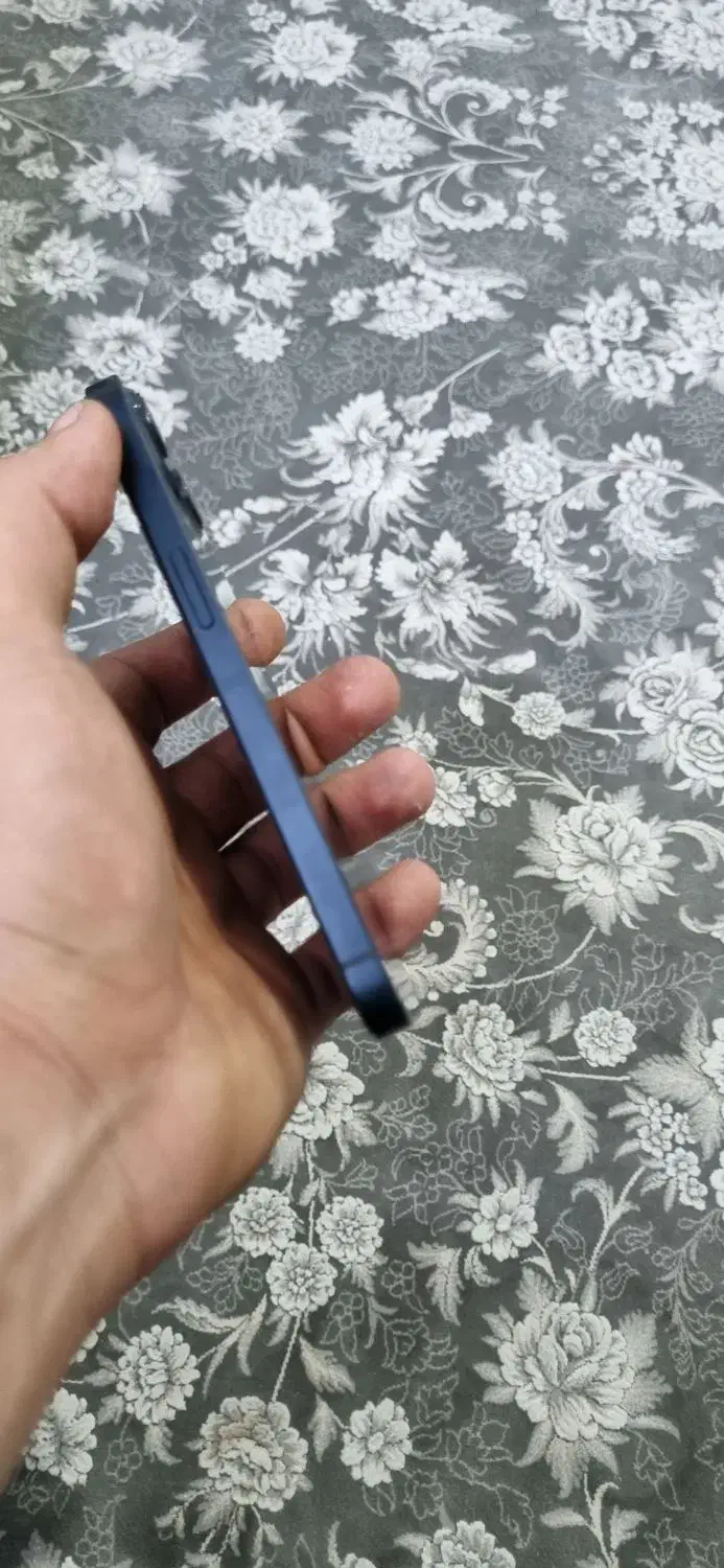 آیفون ۱۳ نرمال درحد آک بدون خط و خش|موبایل|قم, دروازه چوبی|دیوار