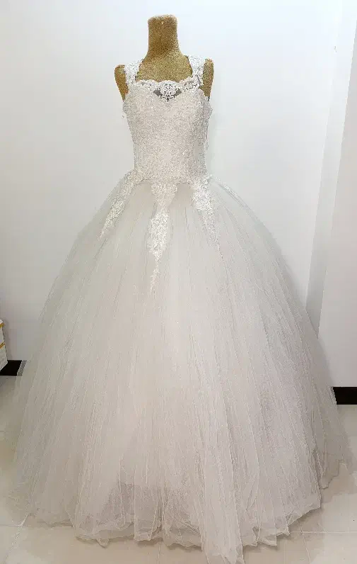 لباس عروس در حد نو و سالم|لباس|یزد, |دیوار