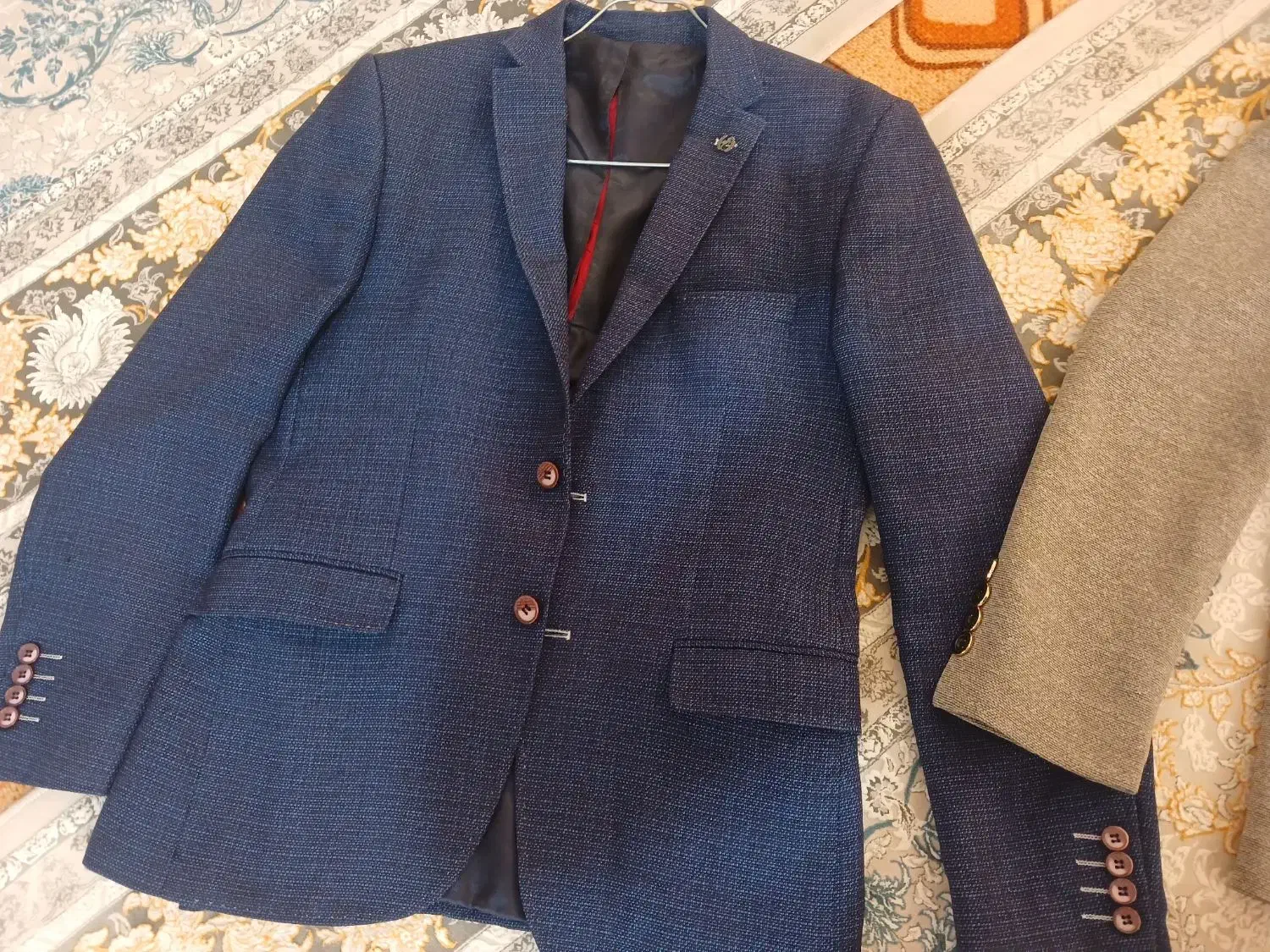 دوتاکت سالم وشیک فقط یکی دوبارپوشیده|لباس|شوط, |دیوار