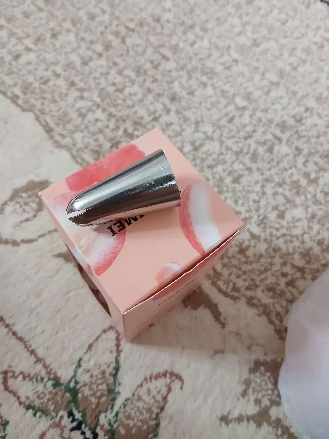 سینی تزئین کیک و قیف خامه کشی|ظروف پخت‌وپز|میبد, |دیوار