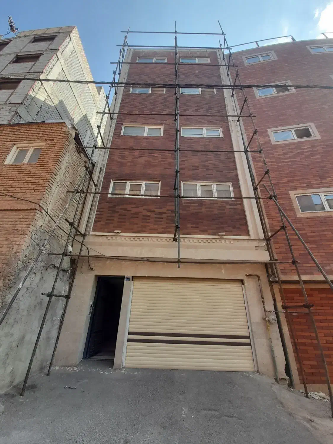 داربست فلزی پاک نما وپیچ رول پلاک کوبی نما|خدمات پیشه و مهارت|تبریز, |دیوار