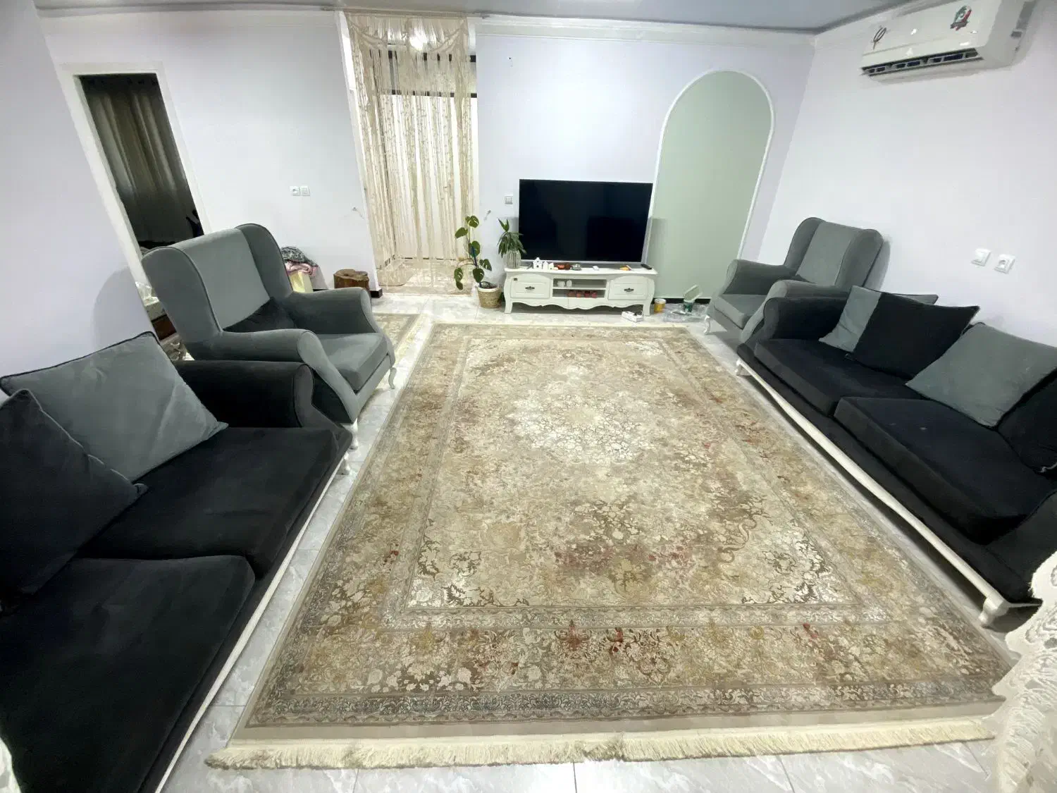 مبل هفت نفره دست دوم|مبلمان خانگی و میز عسلی|رشت, نیروی دریایی|دیوار