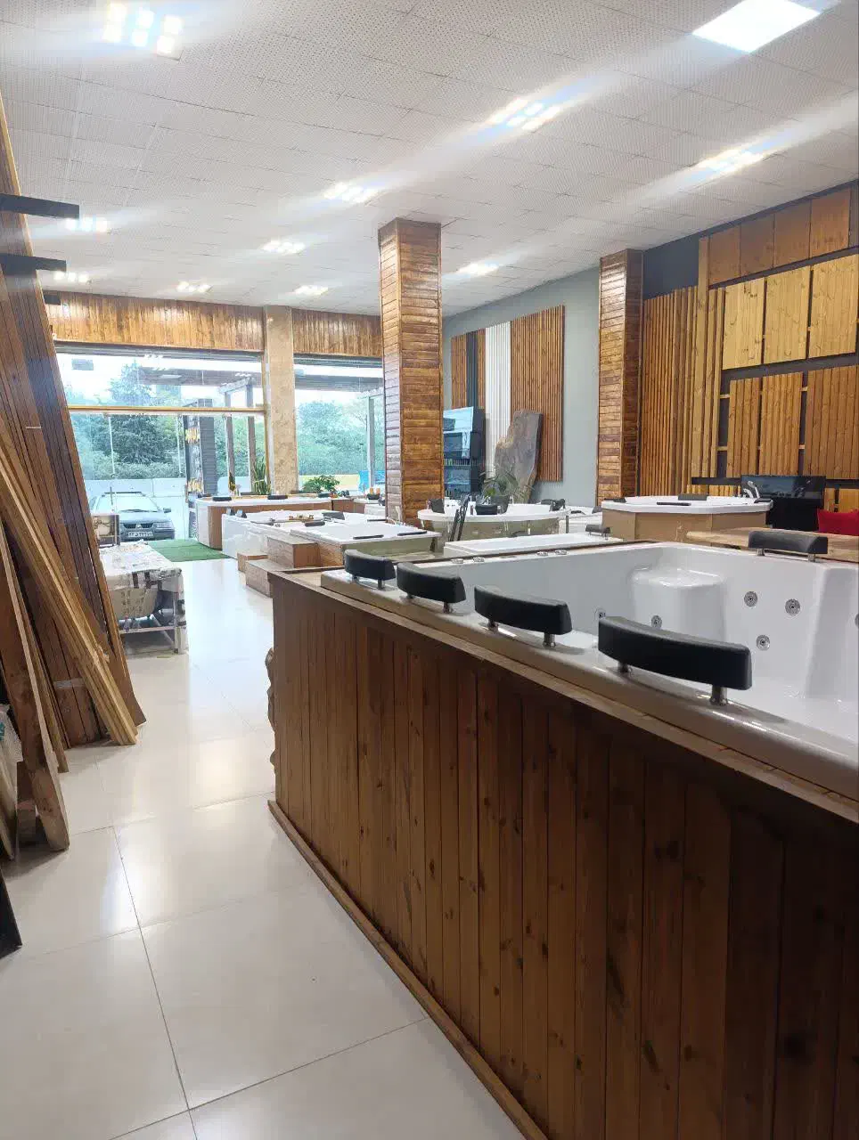 ۱۴۰ متر اجاره تجاری بر خط اصلی کهنه سرا فوری|اجارهٔ مغازه و غرفه|نوشهر, |دیوار