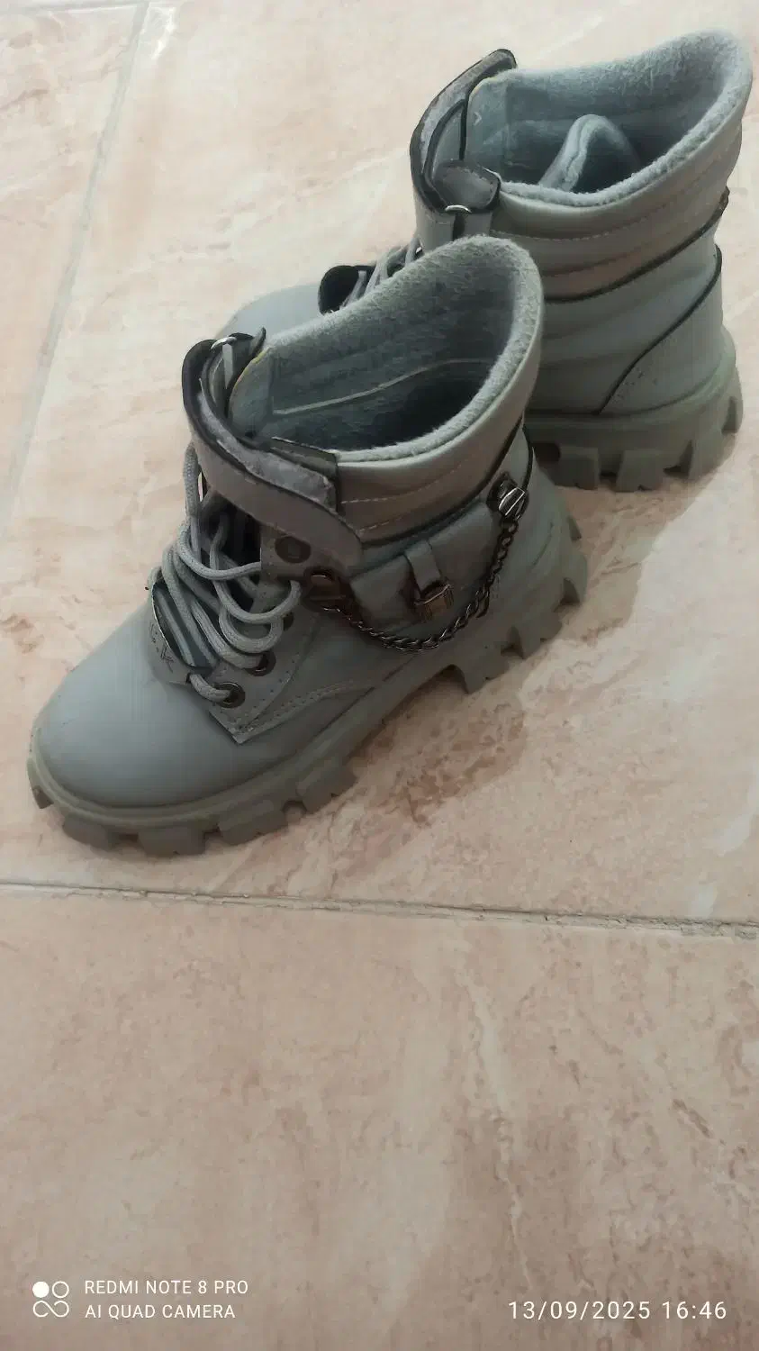 پوتین بچه گانه|کیف، کفش، کمربند|مریوان, |دیوار