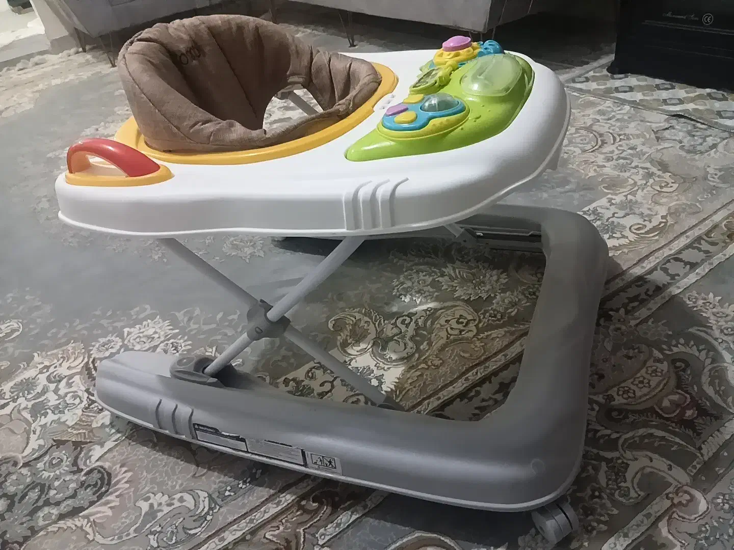 روروک و واکر کودک|کالسکه و لوازم جانبی|قم, قلعه کامکار|دیوار