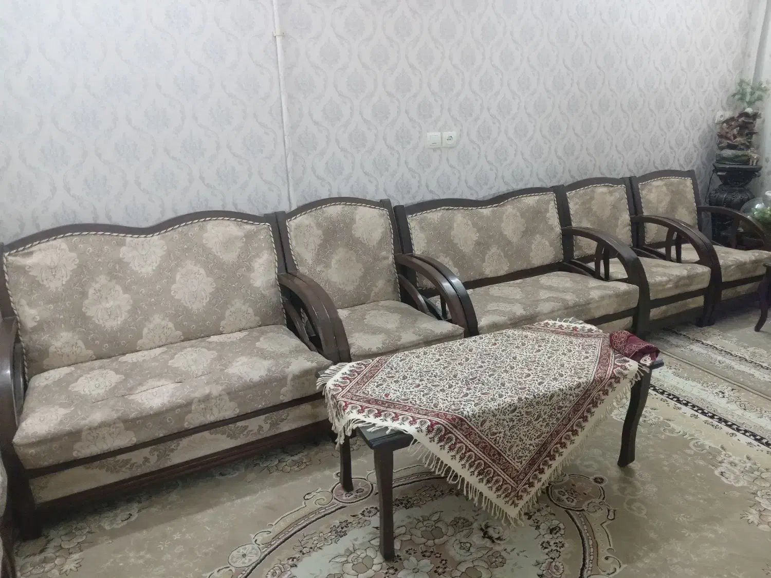 مبل ۱۶ نفره راحتی|مبلمان خانگی و میز عسلی|اصفهان, پوریای ولی|دیوار