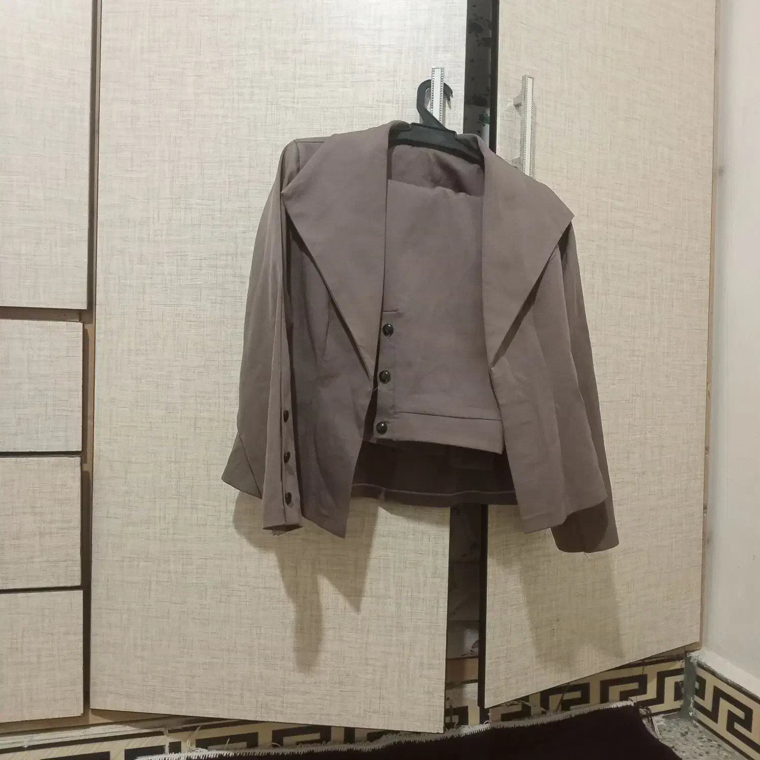 لباس|لباس|دورود, |دیوار