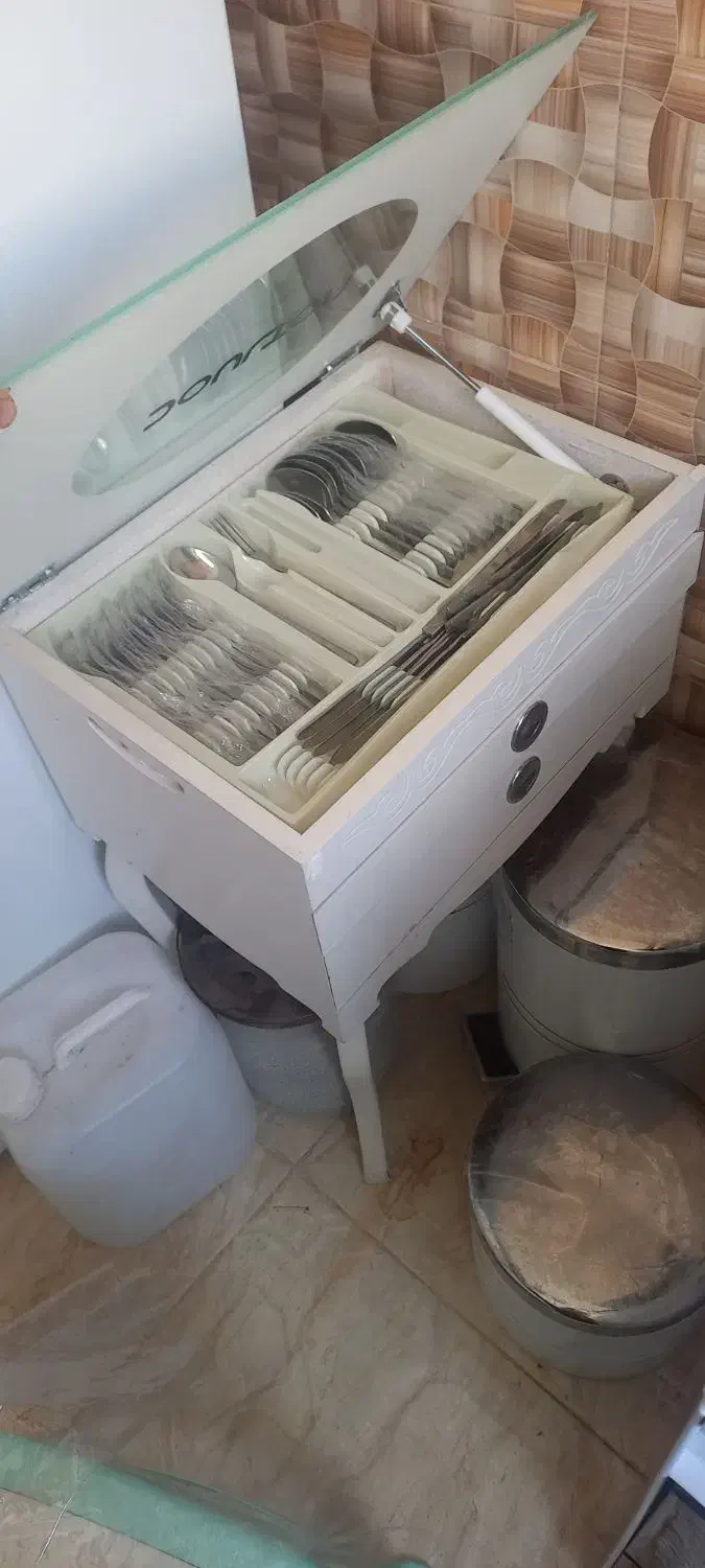 فروش یکجا و تکی وسایل منزل(تمیز و سالم)|میز تلویزیون|بیرجند, |دیوار