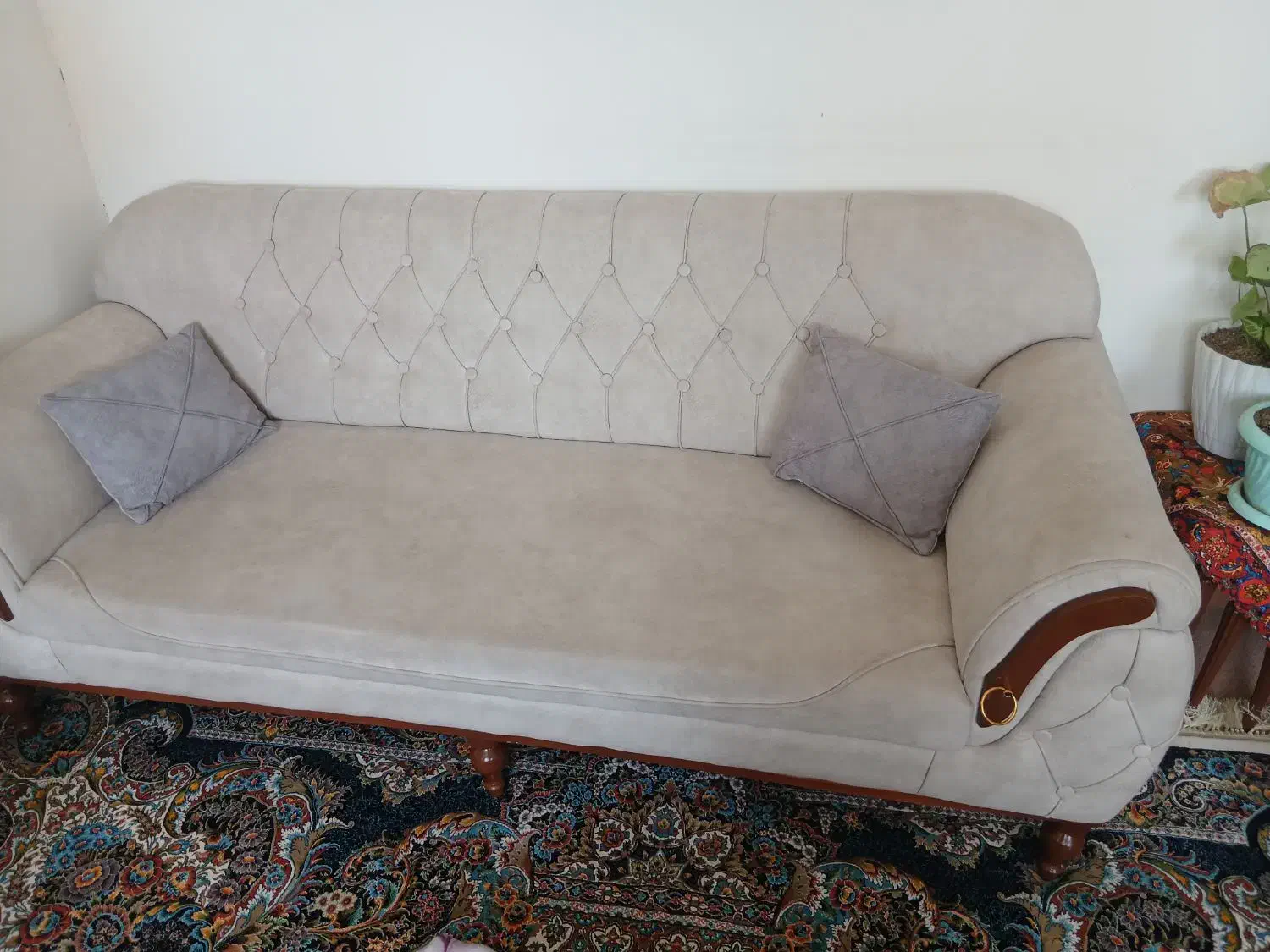 راحتی نو ۶ ماهه کار کرده|مبلمان خانگی و میز عسلی|ملایر, |دیوار