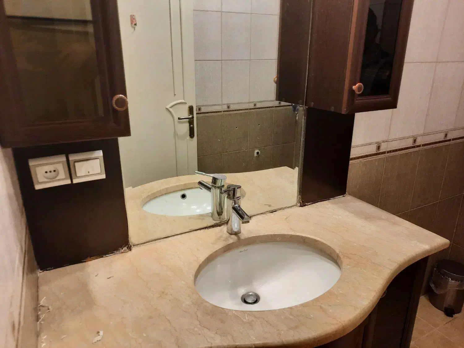 روشویی سنگی کابینتی و ویترین دار|لوازم سرویس بهداشتی|نوشهر, |دیوار