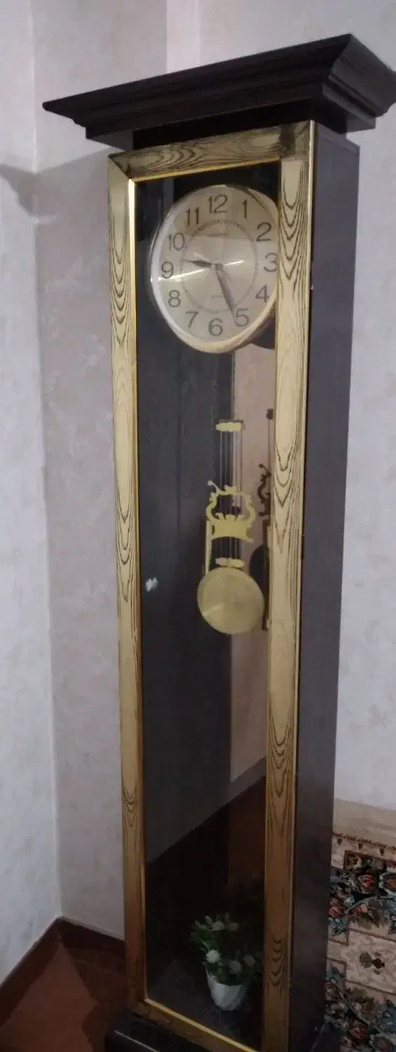 ساعته ایستاده|ساعت دیواری و تزئینی|شاهین‌شهر, شهرک گلدیس|دیوار