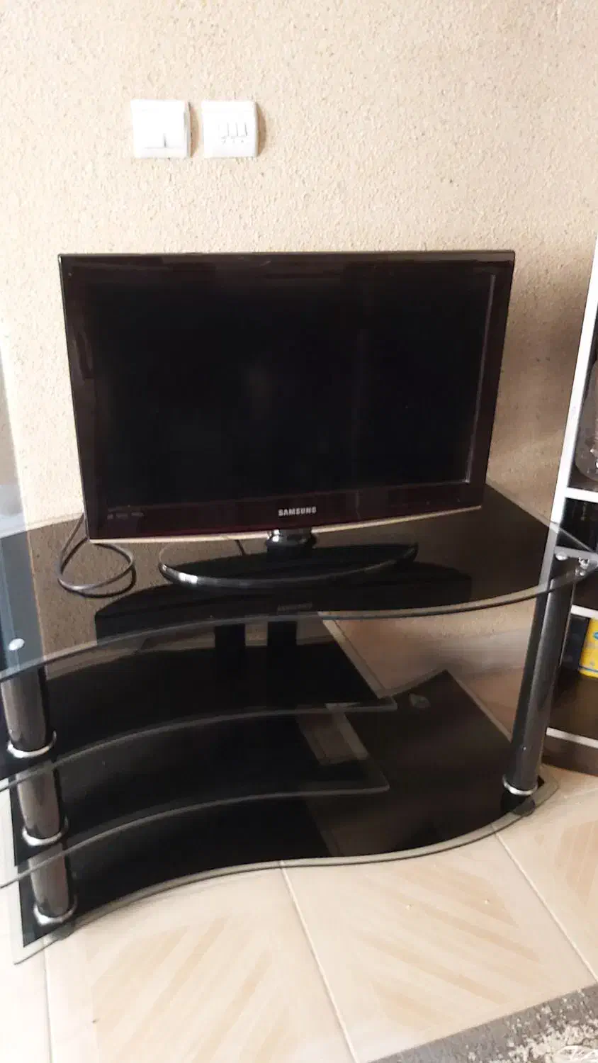 تلویزیون سامسونگ با میز|تلویزیون و پروژکتور|چهارباغ, |دیوار