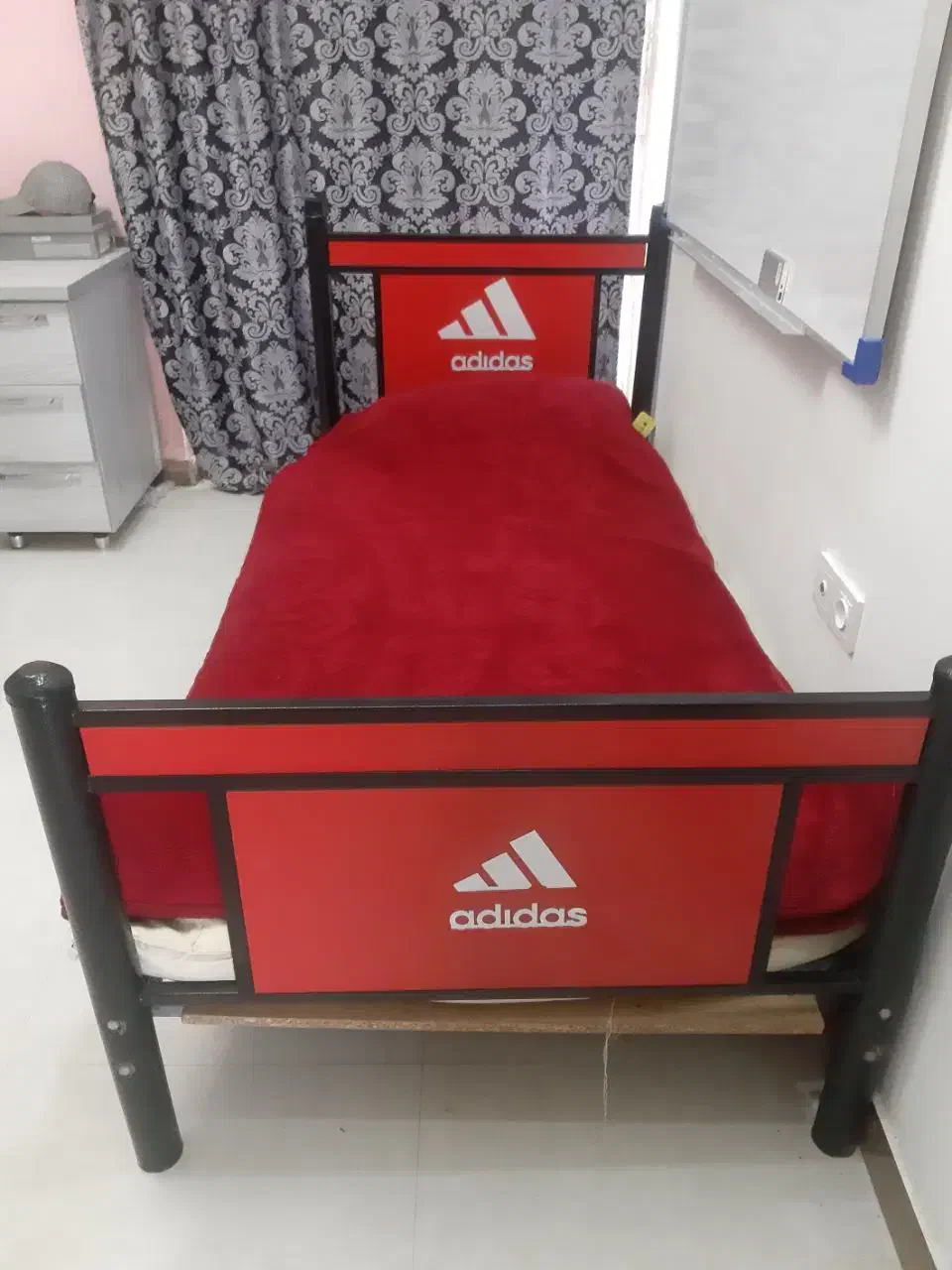 تخت یک نفره فلزی|تخت و سرویس خواب|چمستان, |دیوار