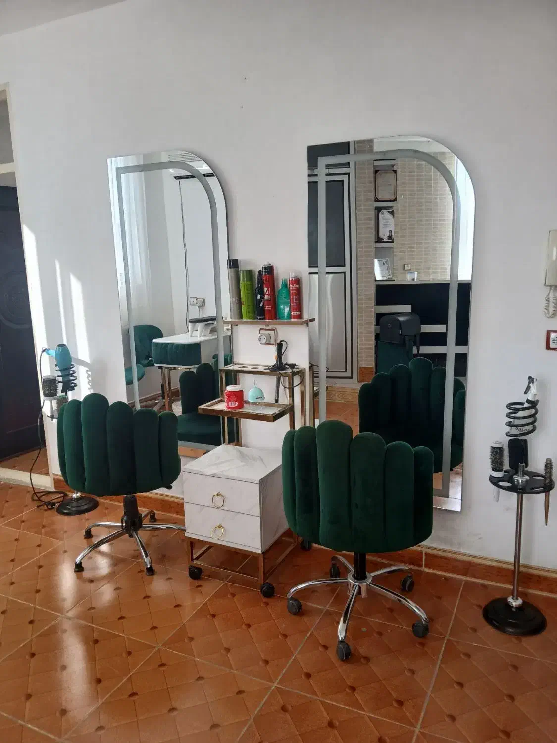 ست کامل وسایل و تجهیزات سالن زیبایی|آرایشگاه و سالنهای زیبایی|پرند, فاز ۱|دیوار