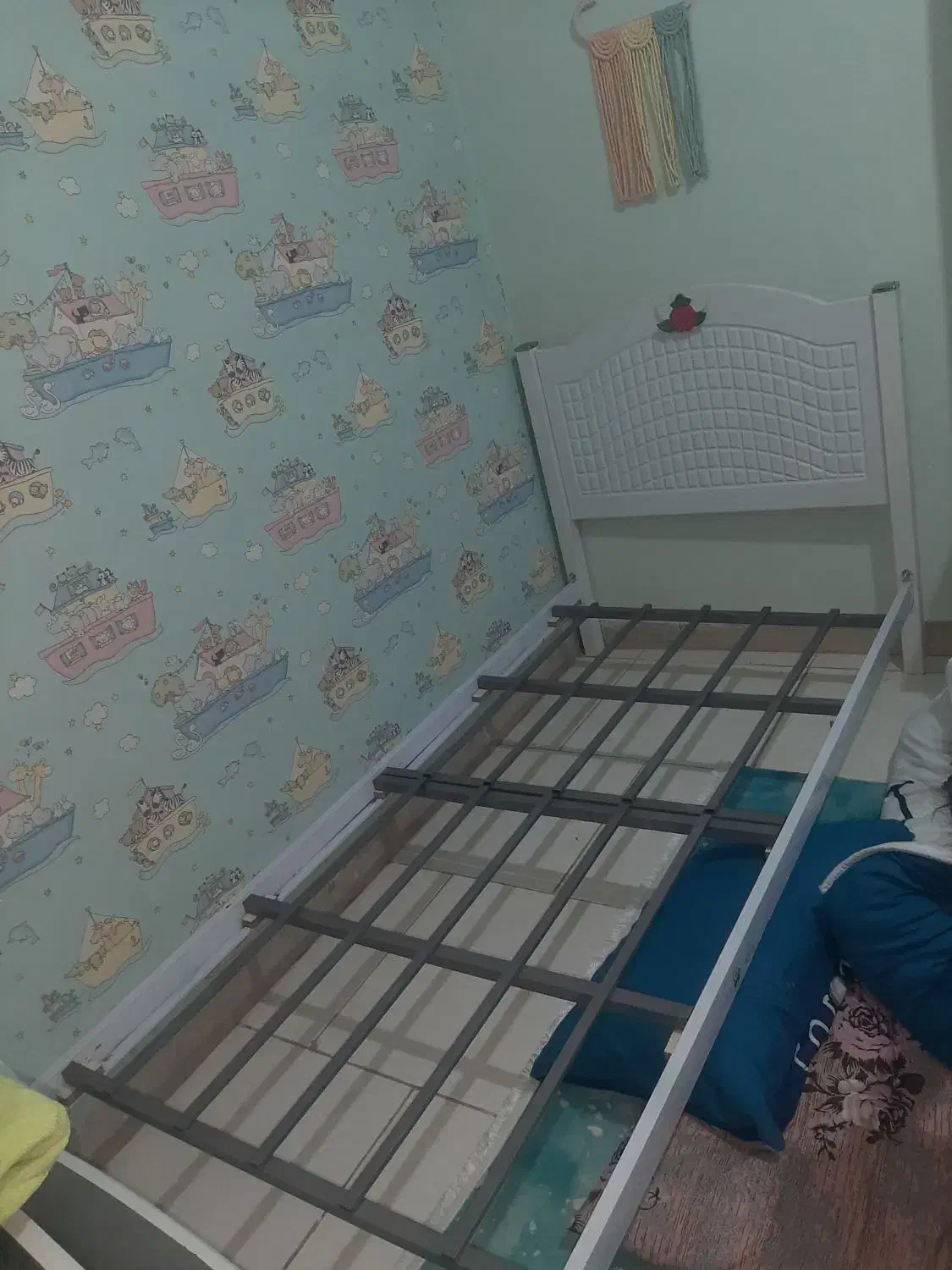 تخت یک نفره به همراه آینه و دراور ۴ کشو|تخت و سرویس خواب|مشکیندشت, |دیوار