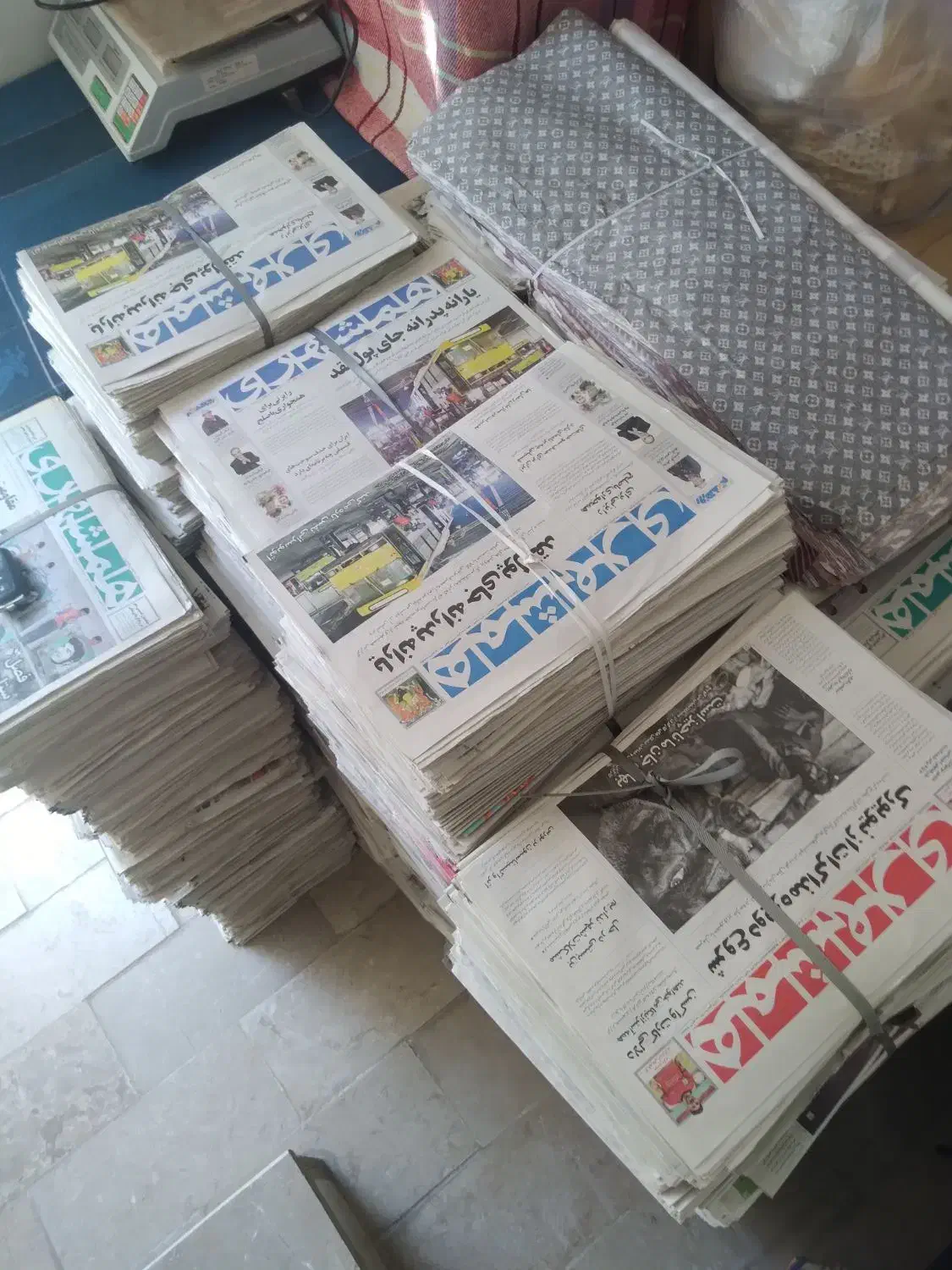 خریدوفروش روزنامه باطله وکاغذکادو|مجلات|شیراز, کوزه گری|دیوار