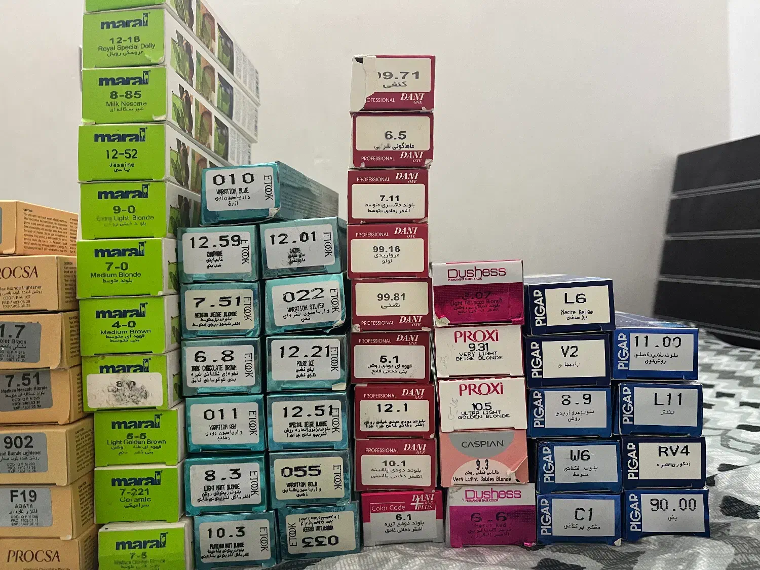 رنگ مو|آرایشگاه و سالن‌های زیبایی|بیرجند, |دیوار