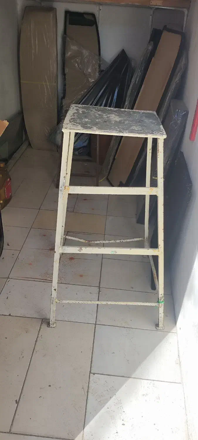 چهارپایه آهنی|صندلی و نیمکت|کرمانشاه, |دیوار