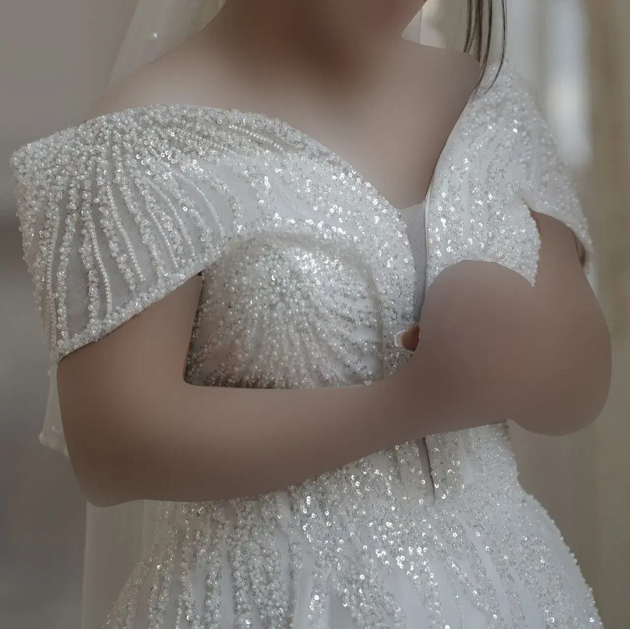 لباس عروس|لباس|ری, سرتخت|دیوار