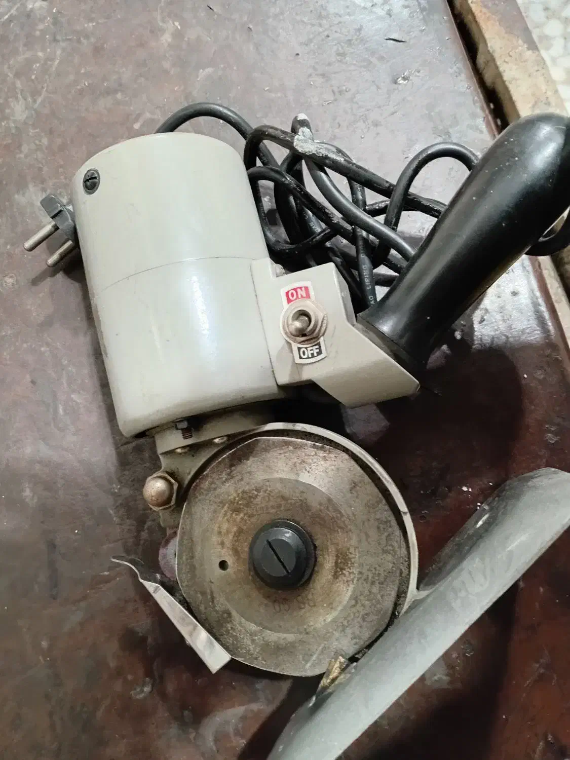 قیچی برقی|لوازم خیاطی و بافتنی|رشت, حومه رشت|دیوار