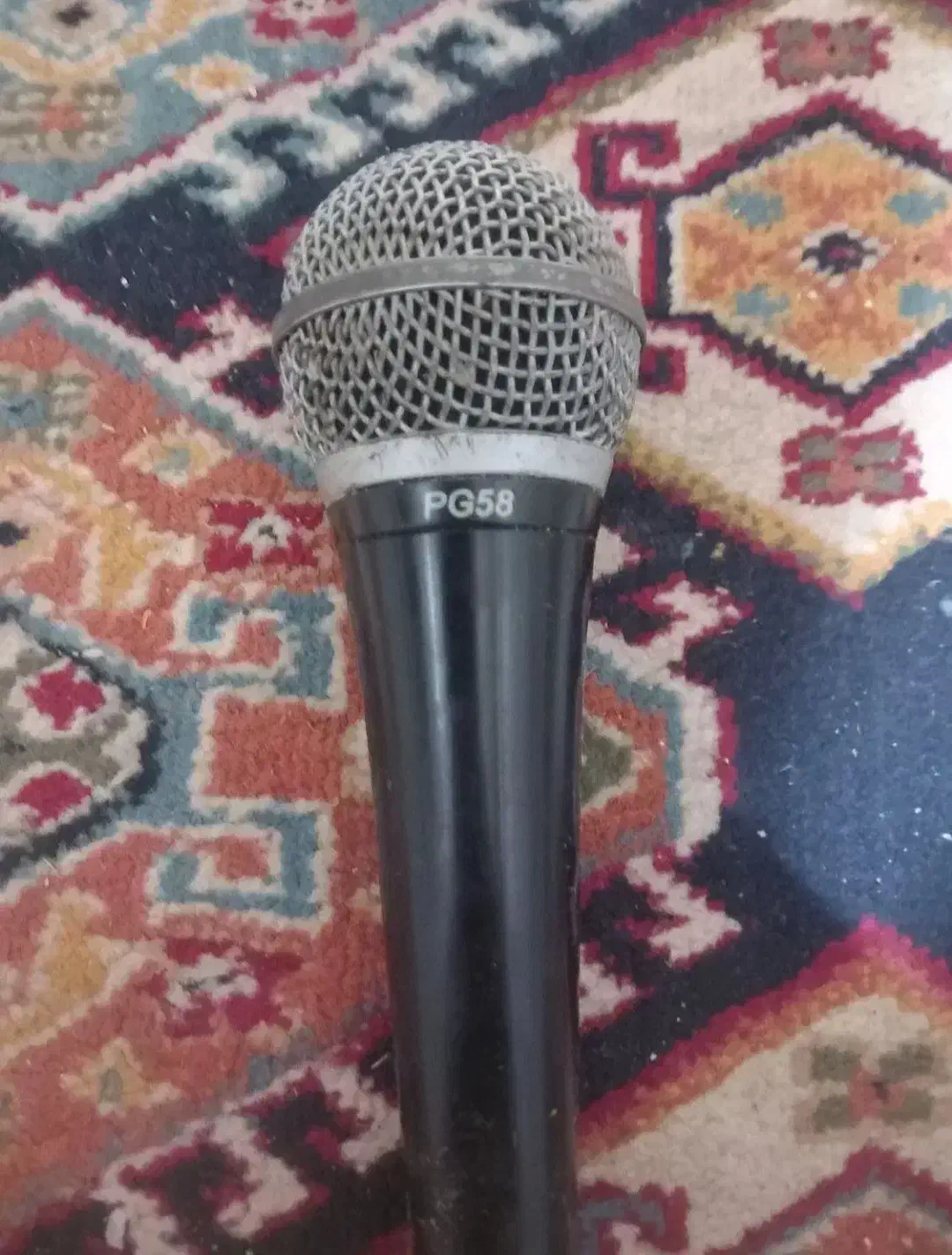 میکروفون|آلات موسیقی|ری, شهادت|دیوار