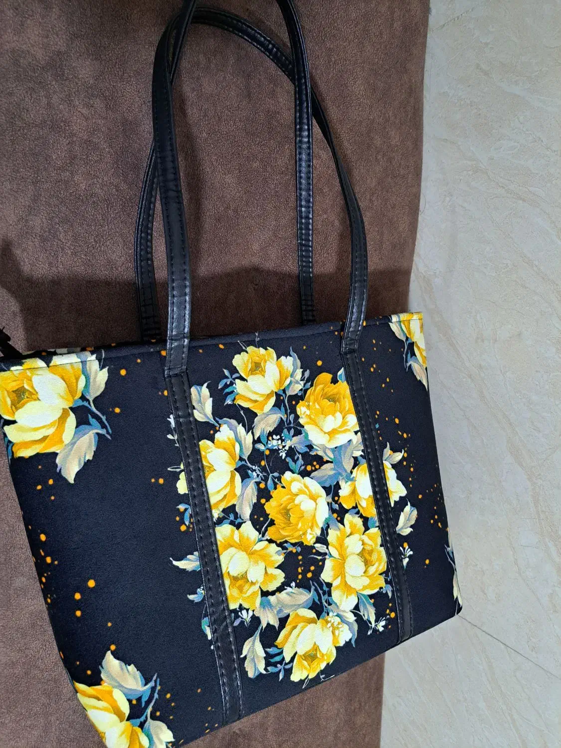 کیف و کفش|کیف، کفش، کمربند|رشت, رشتیان|دیوار